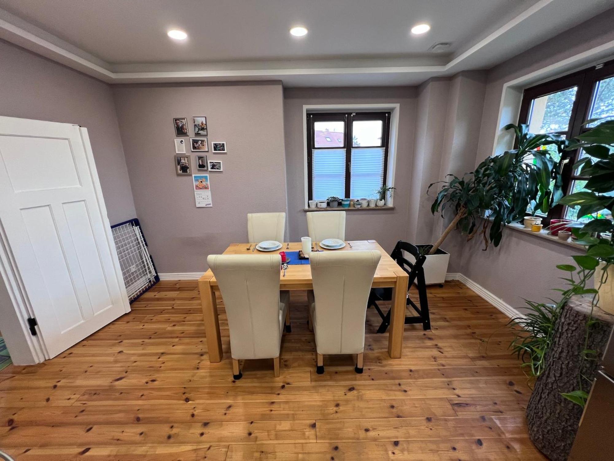 Homestay Gaestehaus Amann, Naehe Porsche, Flughafen, Messe , Haus Auensee & Bmw *
