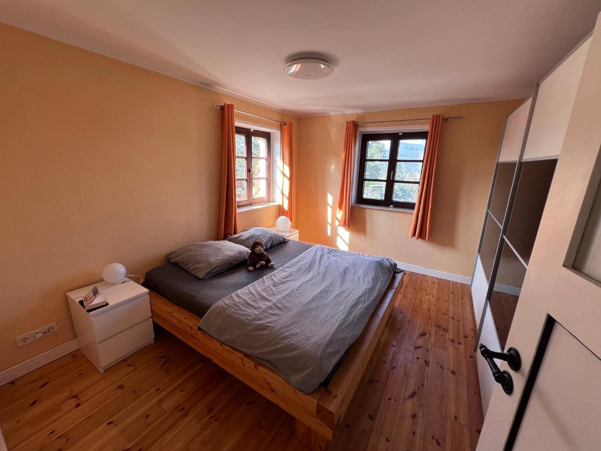 Homestay Gaestehaus Amann, Naehe Porsche, Flughafen, Messe , Haus Auensee & Bmw *